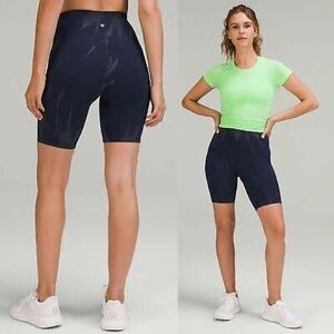 Lululemon Wunder Train HR Short 8" in Sun-bleached wash / true navy size 6
